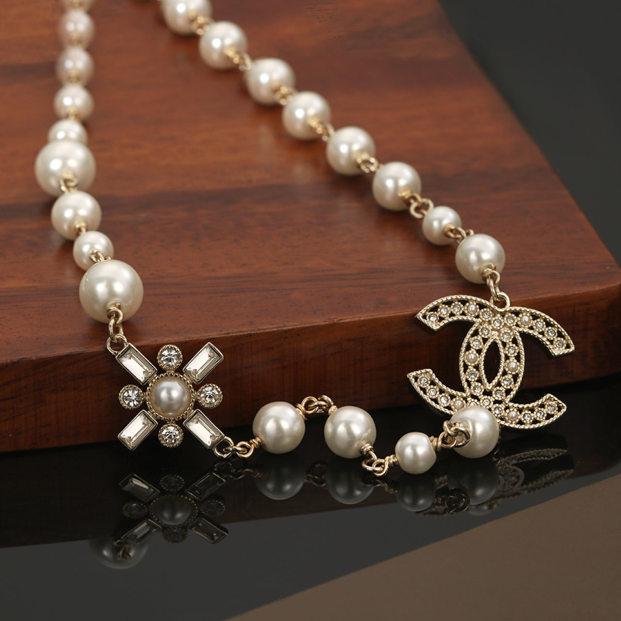 18K Chanel Flower Pearls Necklace