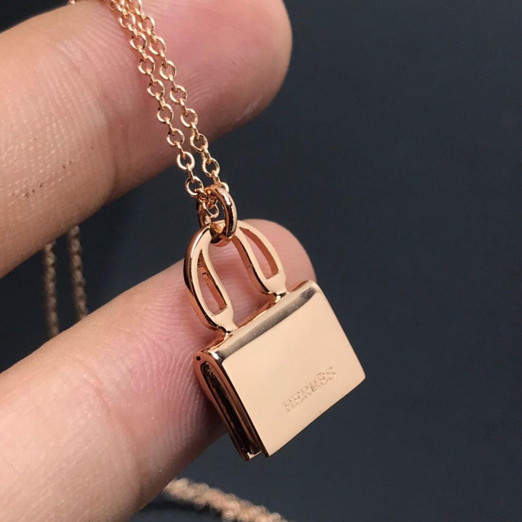 18K Amulettes Kelly Black Diamonds Hermes Necklace