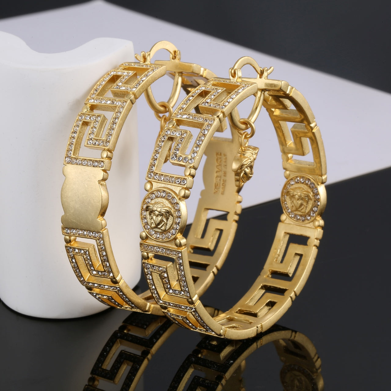 18K Ver Round Crystals Earrings