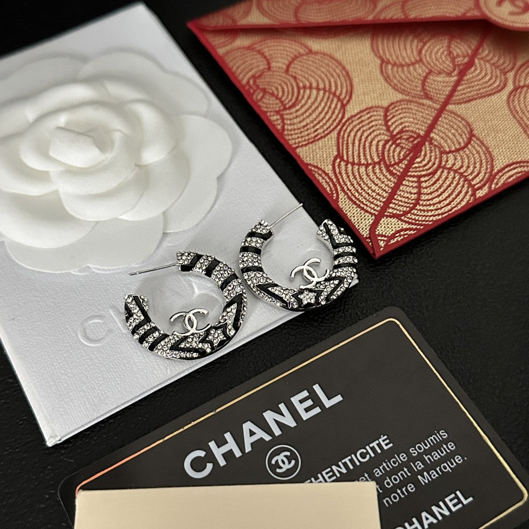 18K  Chanel Black Diamonds Earrings