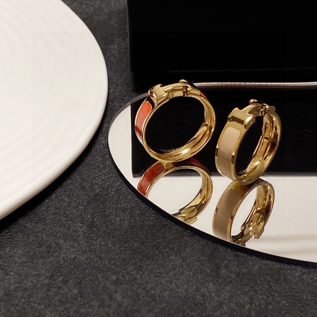 18K Vintage Clic Hermes Ring